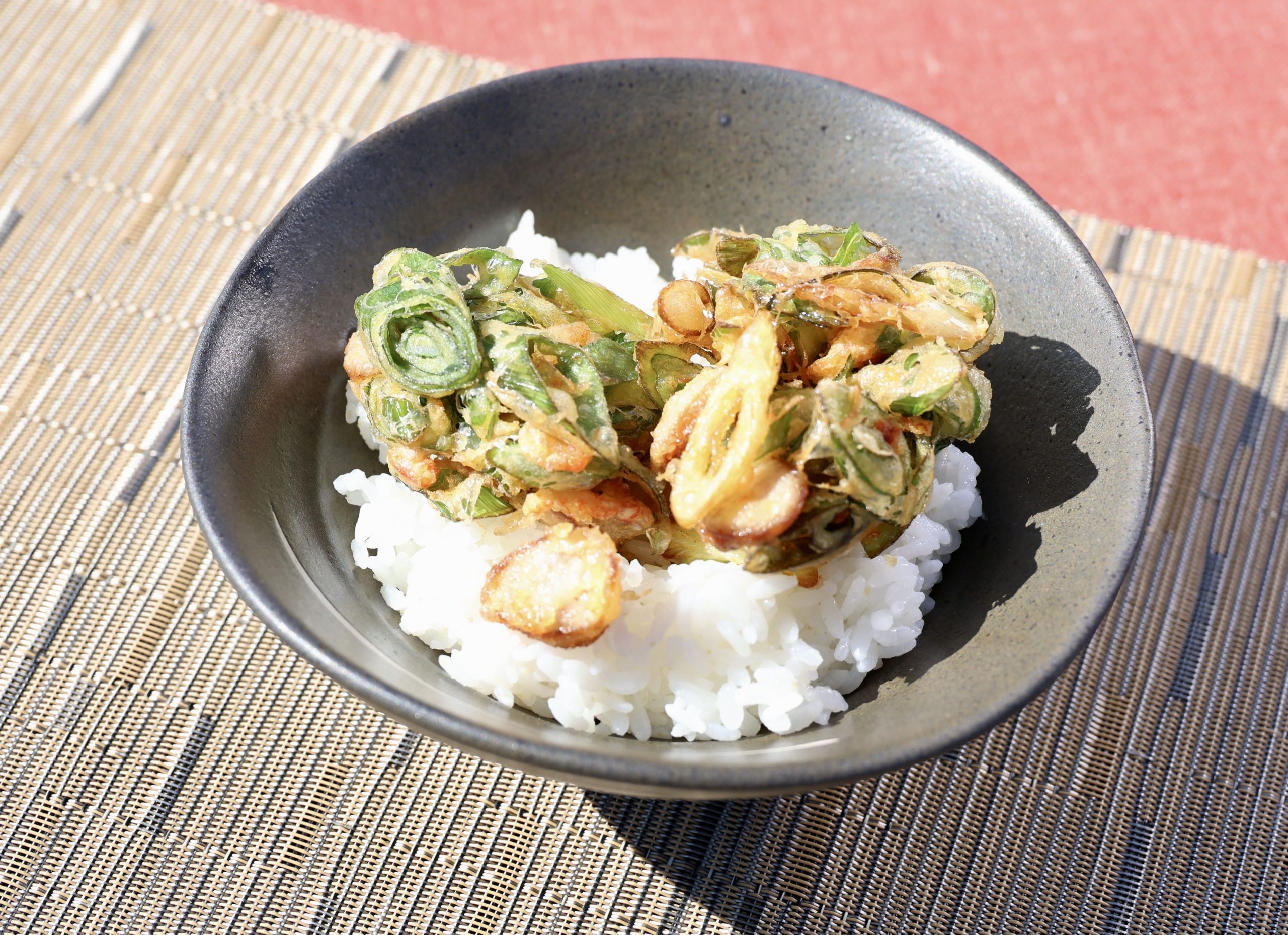 九条ねぎとウインナーのかき揚げ丼